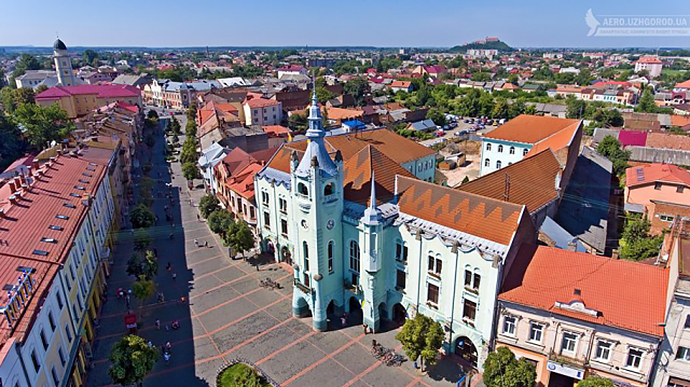 В Мукачево тоже открывают торговые центры и парки раньше