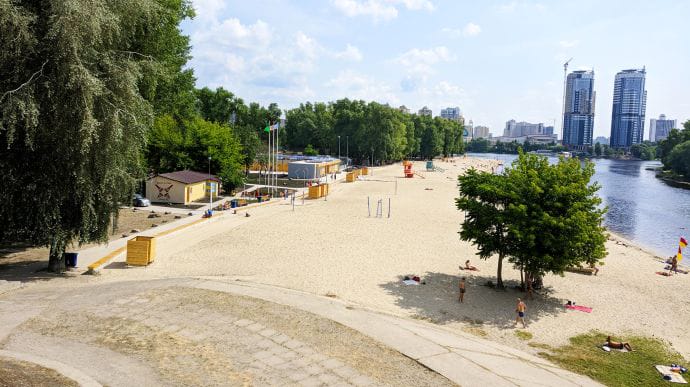 Київ готує свої пляжі до купального сезону 