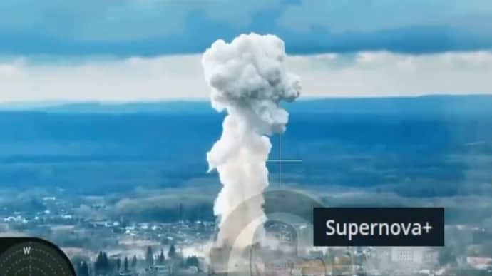 Russian forces in Sumy Oblast drop 1,500-kg bomb for first time ever – video 