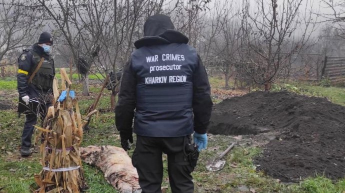 Окупанти обстріляли Куп'янськ під час ексгумації: жінці відірвало голову