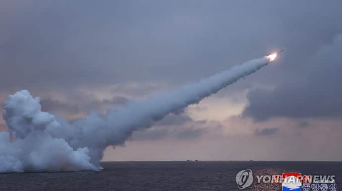 Ким Чен Ын наблюдал за запуском новой крылатой ракеты КНДР