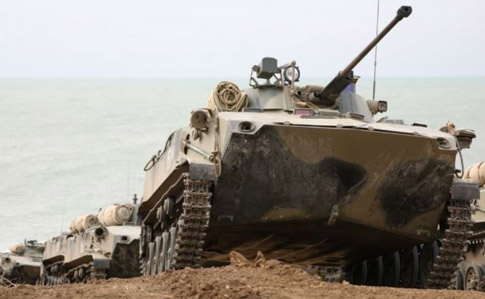 Окупанти стріляли з танків у Криму