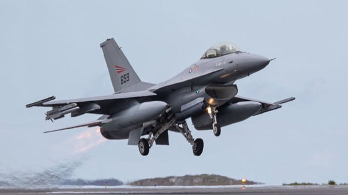 Винищувачі НАТО перехопили військові літаки РФ над Чорним морем і біля Норвегії