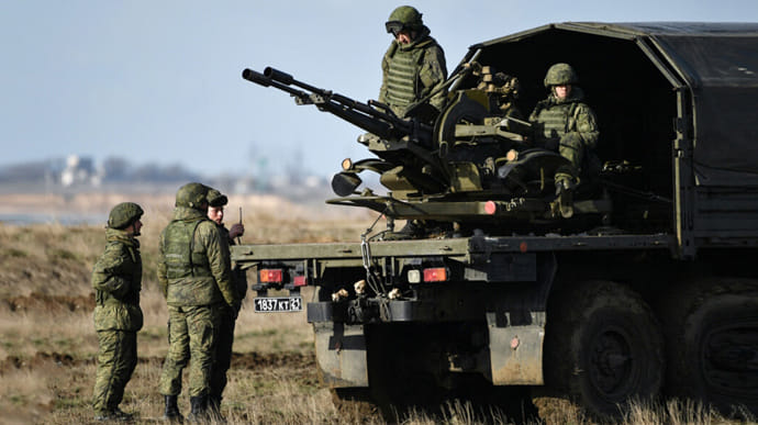 Кремль заявив, що пересування військ на кордоні з Україною не становить загрози