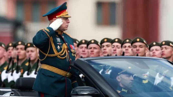 Родина генерала РФ Салюкова заробляє мільйони на військових святах