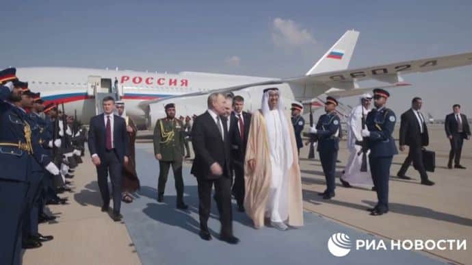 Putin arrives in UAE with fighter jets escort 