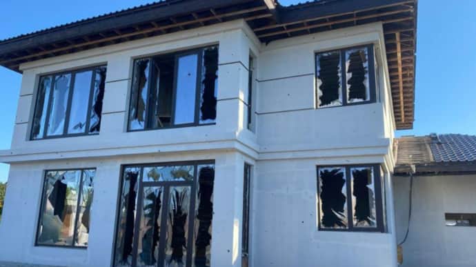 Россияне утром атаковали дронами Никопольщину, загорелся дом, есть разрушения - ОВА