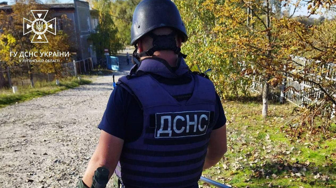 Піротехніки наїхали на міну на Харківщині: 1 загинув, 5 поранені 