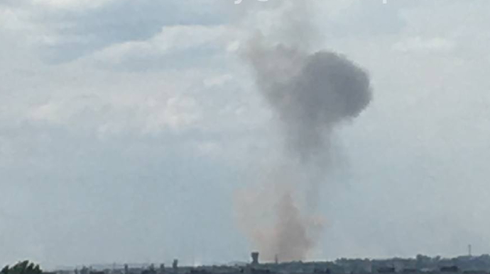 Explosions reported by residents in Kherson Region near Chornobayivka