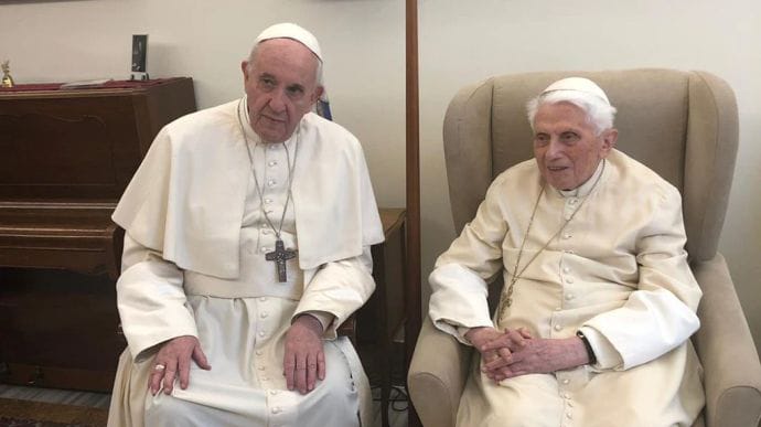 Папа Франциск і Бенедикт XVI зробили щеплення від Covid-19