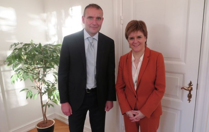 Президент Ісландії Гвюдні Йоуханнессон і перший міністр Шотландії Нікола Стерджен