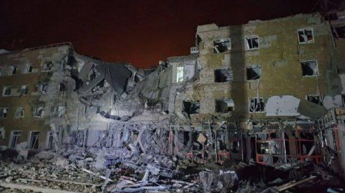 Russian army hits hotel in Donetsk Oblast, searching for people under rubble continues