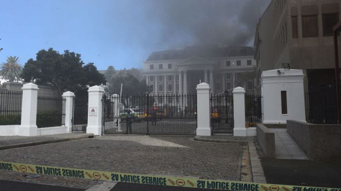 Пожар в здании парламента ЮАР: подозреваемого задержали