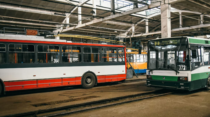 В Черновцах прекратили курсировать троллейбусы: город в красной зоне