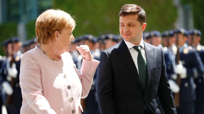Меркель запросила Зеленського у липні до Берліну