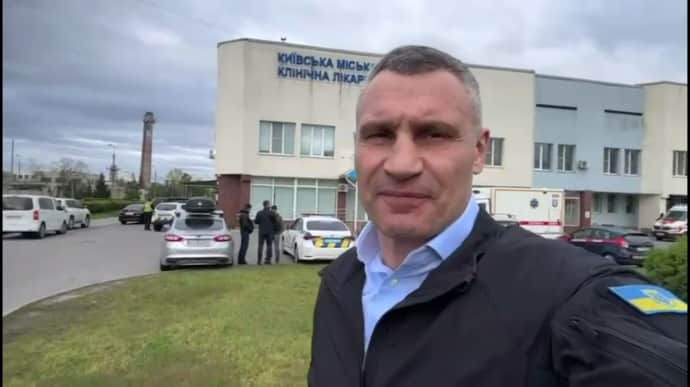 Evacuation of hospitals in Kyiv: mayor's video shows evacuation of patients