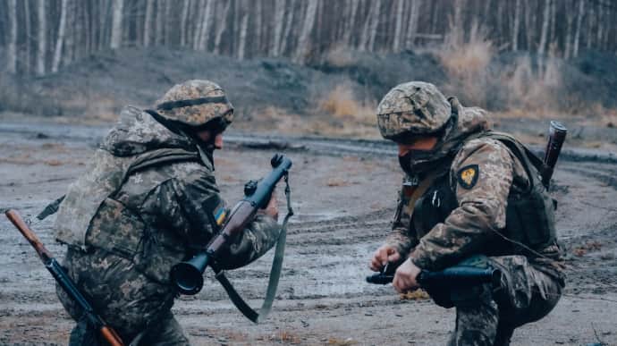 Ukrainian border guards shoot down Russian drone targeting emergency workers – video