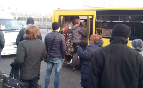 У Київпастрансі розповіли, як каратимуть водіїв, які пускають більше 10 людей у транспорт