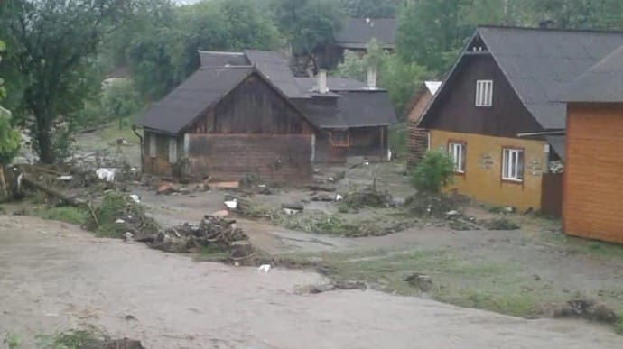 На Закарпатті через сильну зливу затопило кілька сіл