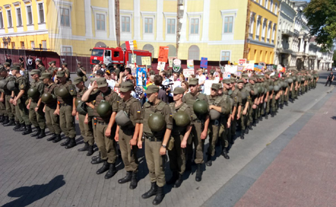 В Одессе - ЛГБТ-прайд, участников усиленно охраняют 