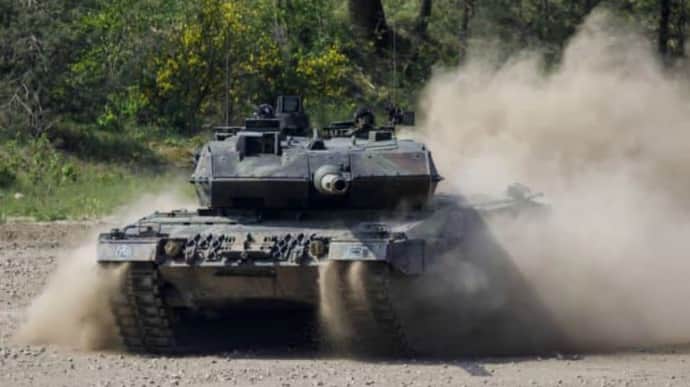 Germany delivers new batch of military assistance with Leopard tanks