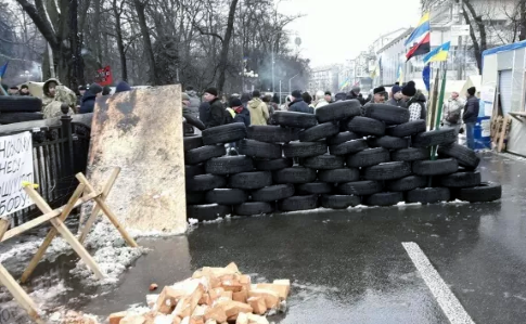 Сторонники Саакашвили устроили баррикады. У ВР другой митинг