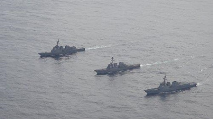 Південна Корея, США і Японія розгорнули у Східному морі військові навчання