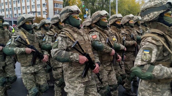 На Луганщині вперше за 30 років відбувся військовий парад
