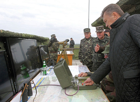 Янукович запускає ракету