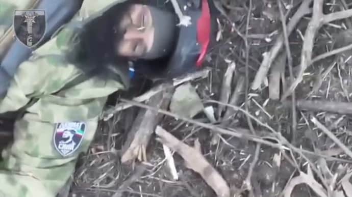 乌克兰第 128 山地突击旅的士兵击毙俄罗斯阿赫马特部队指挥官——视频