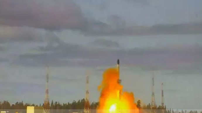 Росіяни запустили міжконтинентальну ракету: Путін каже, що аналогів немає і погрожує