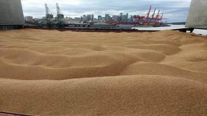 Occupiers take away another 1,500 tonnes of stolen grain from Mariupol port