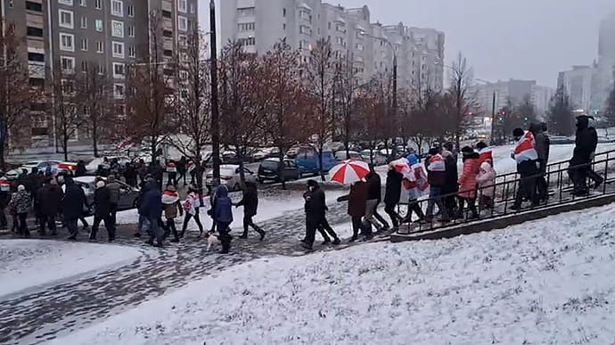 У Мінську знову проходять дворові марші, кілька затриманих