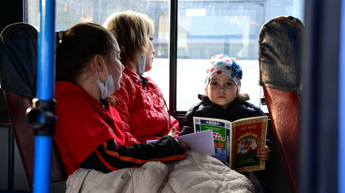 Детей из Мариуполя повезли во Владивосток – мэрия