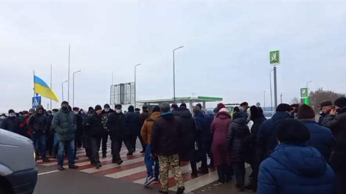 Протестующие во Львовской области перекрывали трассу Киев – Чоп