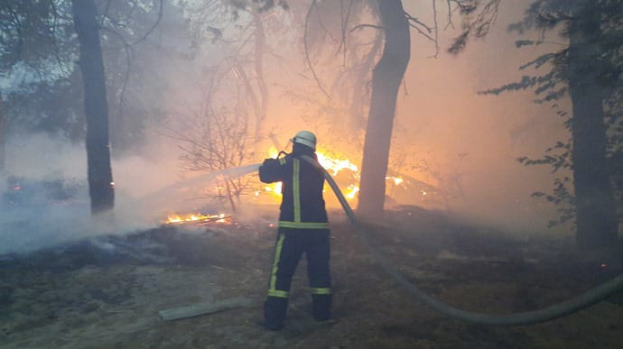 Бойовики підпалювали траву на Луганщині – волонтери