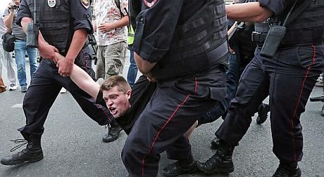 Учасників мітингу у підтримку Навального затримували