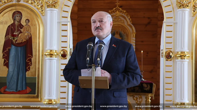 Лукашенко, який допомагає бомбити Україну, закликав сусідів жити дружно