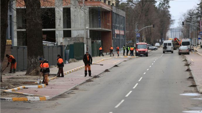 Ирпень: волонтеры и коммунальщики расчистили пятую часть улиц