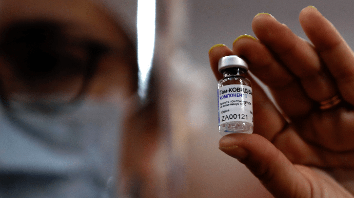 Берлін збирається почати перемовини про купівлю вакцини “Спутник V” — Reuters