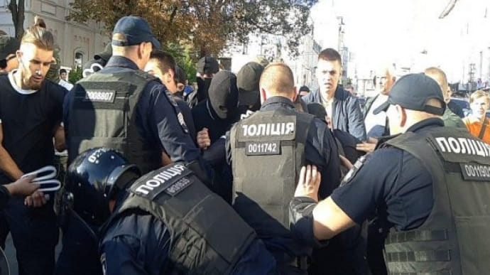 Будут судить полицейского, который защищал Харьков Прайд и перестарался