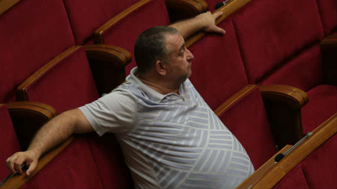 Экс-депутат обиделся, что его не переизбрали в Раду, и теперь засевает только своих избирателей