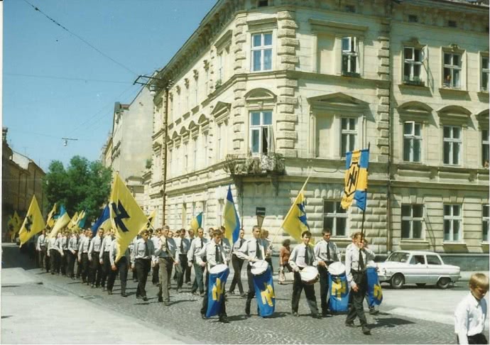 З початку 90-х у Львові розвинула діяльність Соціал-національна партія України, яка в 2004-му стала 