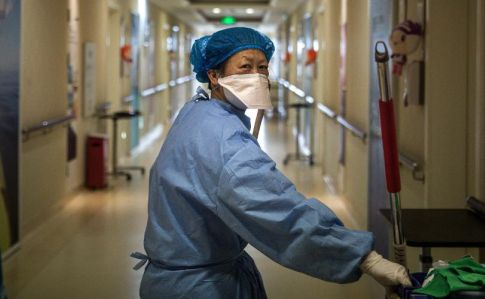 В Китае впервые с января никто не умер от коронавируса за сутки