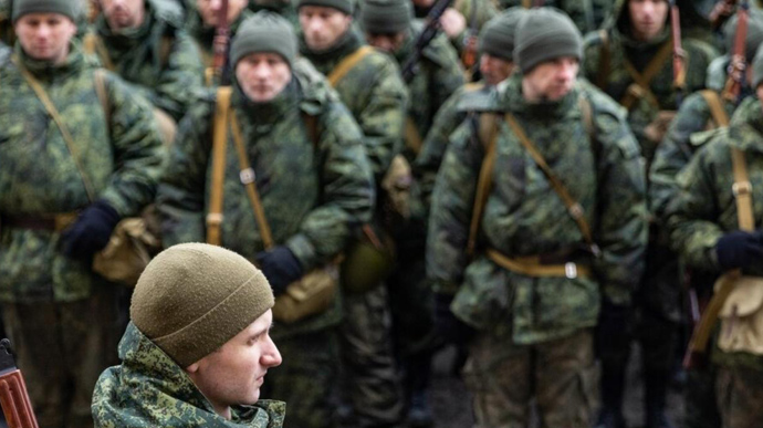 Путін продовжує посилати строковиків на війну в Україні – розвідка 