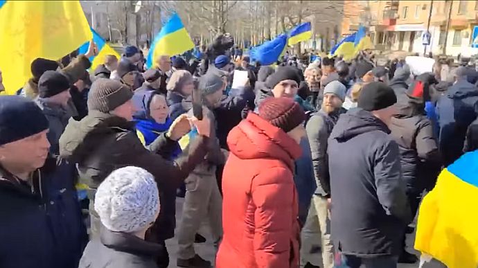 В Херсоне военные РФ разогнали митинг, а в Новой Каховке провалился митинг россиян