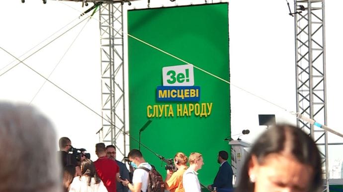 На 5 питань Зеленського поскаржились за приховану агітацію в день виборів