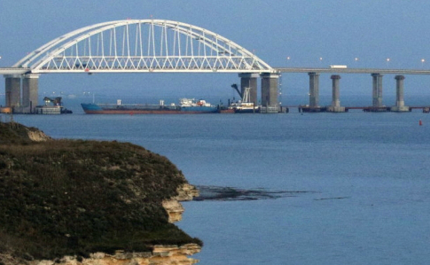 Росія призупинила судноплавство в Керченському каналі