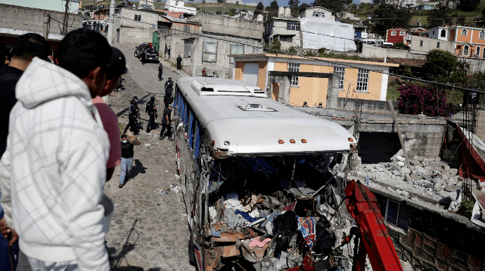 У Мексиці автобус врізався в будинок, 19 загиблих 