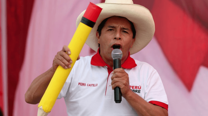 Шкільний  вчитель переміг на президентських виборах у Перу